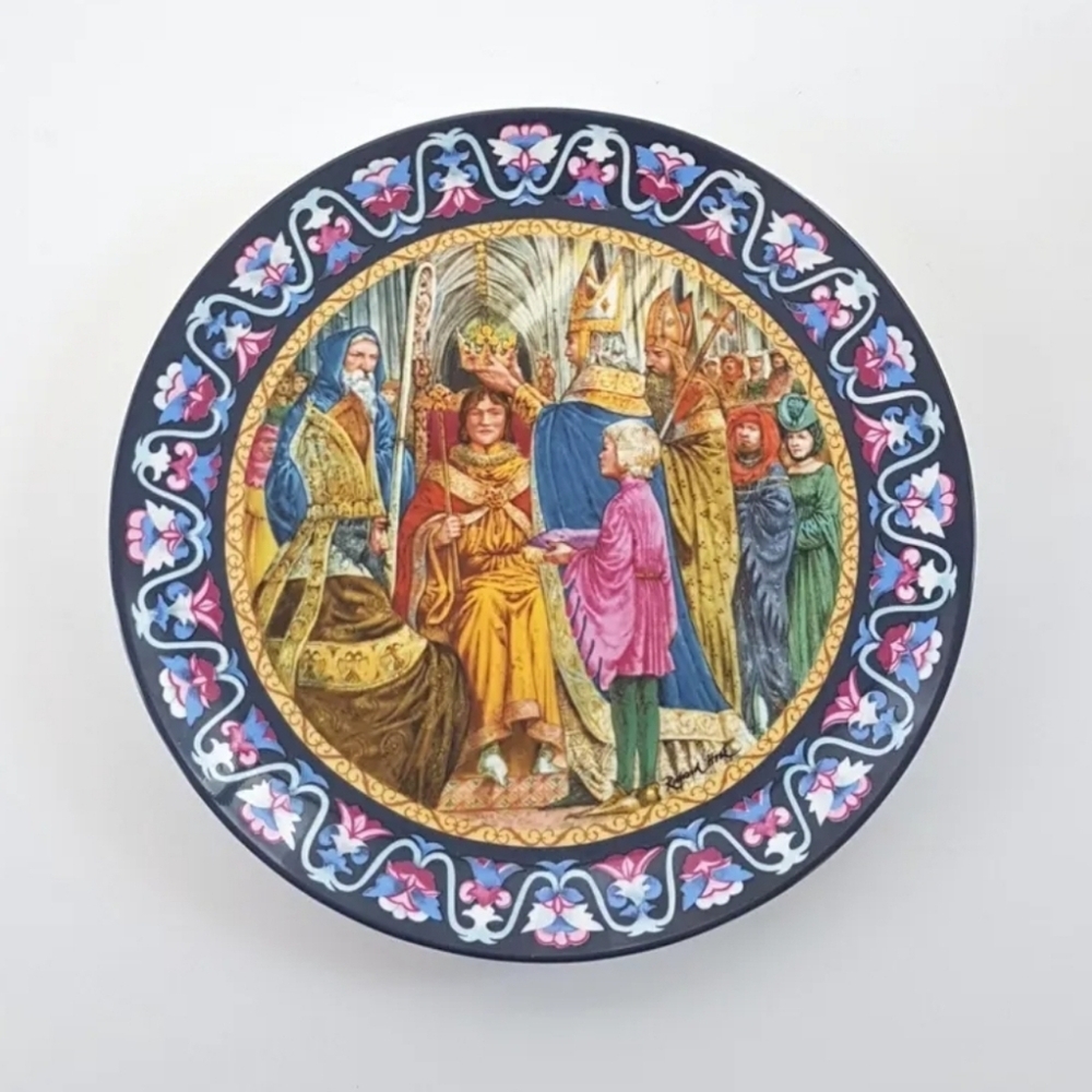 Wedgwood King Arthur Crowned King Bone China Collector Plate